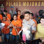 Kapolres Mojokerto AKBP Feby DP Hutagalung menyampaikan hasil ungkap kasus di mapolres, Senin (9/3/2020). 