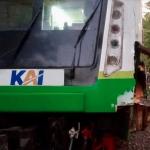Bodi KA Commuterline Sindro yang ringsek akibat hantaman dengan Truk di Banjarkemantren, Buduran, Sidoarjo.
