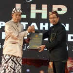 Bupati Muhdlor menerima LHP LKPD 2022 Opini WTP dari BPK Perwakilan Jatim, Kamis (25/5/2023). Foto: Ist.