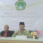 Rektor Unisla, Bambang Mulyono saat memberikan keterangan persnya.