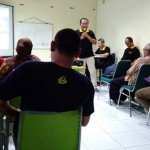 Suasana seminar KonterKita di salah satu rumah makan di Kota Kediri. foto: ARIF KURNIAWAN/ BANGSAONLINE