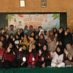 DP3AP2KB dan  perwakilan forum anak Kota Kediri bersama Anak-Anak di LKSA Sahhala.  Foto: Ist.