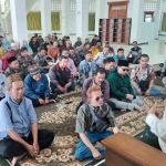 Prof Dr KH Asep Saifuddin Chalim, MA,  silaturahim dengan para penyandang disabilitas di kawasan Kabupaten Mojokerto. Acara itu berlangsung di Masjid Kampus Universitas KH Abdul Chalim Pacet Mojokerto, Ahad (8/9/2024). Foto: Istimewa