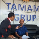 Taufik saat diwawancari Syaiful Bahri, wartawan  HARIAN BANGSA di Situbondo,  Selasa (13/9/2022).Foto: syaiful bahri/bangsaonline.com
