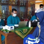 SMA Muhammadiyah 1 Taman (Smamita) Sidoarjo menggelar tes GeNose C19 kepada para siswa. Hal ini dilakukan sebagai langkah awal deteksi dini terhadap penyebaran Covid-19, Jumat (2/7/2021) pagi. (foto: ist)