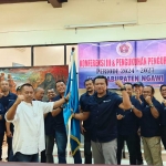 Ketua PWI Jatim bersama pengurus PWI Ngawi periode 2024-2027 di aula kantor PWI Jatim, Jalan Taman Apsari, Surabaya, Jumat (8/3/2024).