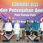 Bunda Genre Kabupaten Kediri, Eriani Annisa Hanindhito, dan Wakil Bupati Kediri, Dewi Mariya Ulfa, di acara edukasi gizi dan pencegahan anemia pada remaja putri. Foto: Ist