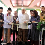 Wakil Wali Kota Pasuruan, Adi Wibowo saat meresmikan gedung baru SD Islam Nur Multazam