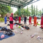 Mapala El-Hera Institut Agama Islam Nahdlatul Ulama (IAINU) Tuban menggelar pelatihan dan sertifikasi kompetensi bekerja di ketinggian dan rescue selama 6 hari.