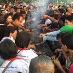 Kemeriahan bakar ikan di THP Kenjeren yang dihadiri tokoh-tokoh Surabaya.