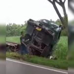 Kondisi truk trailer yang mengalami rem blong dan menyebabkan kecelakaan di Desa Malasan Kulon, Kecamatan Leces, Kabupaten Probolinggo.