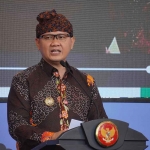 Pj Wali Kota Batu, Aries agung Paewai, saat memberi sambutan.