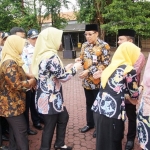 Pjs Bupati Jombang saat berhalalbihalal sekalian berpamitan kepada para ASN dan pejabat lainnya.