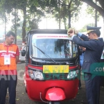 Wali Kota Blitar Samanhudi Anwar saat melaunching angkutan lingkungan.