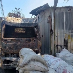 Mobil yang hangus terbakar setelah kejadian kebakaran yang terjadi di RT 10, RW 03, Dusun Plipir, Desa Sekardangan, Kecamatan Sidoarjo.