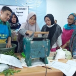 Pelatihan aneka oroduk turunan sayur organik yang diikuti Kelompok Bumi Tuban Organik (BTO) dan perkumpulan Perempuan Wira Usaha (Perwira).