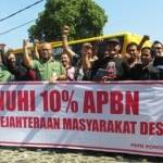 Sebanyak 220 orang anggota Paguyuban Kepala Desa  Kabupaten Ponorogo yang siap berangkat ke Jakarta untuk menyampaikan aspirasi. Foto: nur prihantoro/BangsaOnline.com