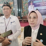 Kepala BKKBN Jawa Timur Maria Ernawati saat diwawancarai wartawan usai acara rembuk stunting di Kabupaten Bangkalan.