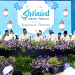 Sholawat bersama Majelis Sholawat Syubbanul Muslimin di Halaman GOR Untung Suropati.
