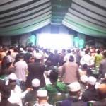 Suasana sidang pleno Muktamar ke 33 NU di alun-alun Jombang, Minggu (2/8).