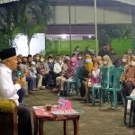 Prof Dr KH Asep Saifuddin Chalim, MA, saat menyampaikan di depan para wali santri yang mengambil rapot di Pondok Pesantren Aamanatul Ummah Jalan Siwalankerto Surabaya, Sabtu (1/1/2022) malam. Foto: M Mas