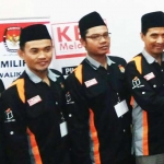 Saiful Amin Sholikin dan empat komisioner KPU. foto: YUDI EP/ BANGSAONLINE