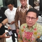 Ketua DPW PKB Jatim, Abdul Halim Iskandar atau yang akrab disapa Gus Halim, saat memberi keterangan kepada awak media di Mapolda Jatim.