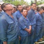 Puluhan WNA asal China diamankan di Markas Polda Kalbar. Ratusan pekerja China di PLTU Kukar masih bersembunyi di hutan.