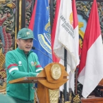 Ketua KONI Bangkalan, Moh. Fauzan Jakfar, saat memberi sambutan ketika melepas kontingen yang berlaga di Porprov Jatim 2023.