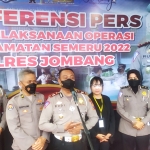 Kasatlantas Polres Jombang AKP Rudi Purwanto saat memimpin rilis pers hasil Ops Keselamatan Semeru 2020. foto: AAN AMRULLOH/ BANGSAONLINE