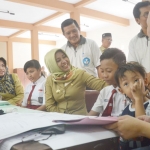 Wali Kota Mojokerto Ika Puspitasari saat berdialog para pelajar.