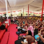 Kepala Dispendik Kota Surabaya Iksan saat memberikan semangat kepada siswa-siswi SD Don Bosco, Jalan Tidar, Kamis (03/10/19).