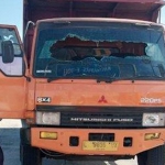 Dump truk yang dikendarai oleh Suwanto (46) warga Wringinanom, Gresik, diamankan oleh anggota Polsek Driyorejo usai tabrak seorang lansia.