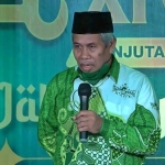 KH. Marzuki Mustamar saat membuka Musabaqah Tilawatil Quran (MTQ) XIV lanjutan, di Pondok Pesantren Asy-Syadzili, Pakis, Malang.
