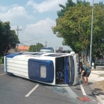 Kondisi kendaraan saat terguling di Sembung, Jombang.