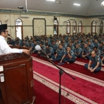 Peringatan Nuzulul Quran di Masjid Al Mahdi Mako Koarmada II, Ujung Surabaya, Selasa (5/6).