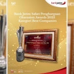 Foto penghargaan yang diterima Bank Jatim.