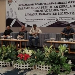 Ketua Bawaslu Kabupaten Mojokerto, Dody Faisal bongkar laporan masyarakat soal dugaan pelanggaran netralitas oleh oknum ASN. (Foto: yudi eko purnomo/BANGSAONLINE.com)