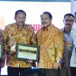 Peraih Juara 1, 2 dan 3 dalam PPID Award Kategori Pemerintah Kabupaten Terbaik se Jatim. foto: zainal abidin/ BANGSAONLINE