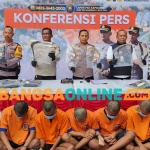 Konferensi pers Polres Probolinggo Kota terkait kasus tawuran gangster motor. Foto: Andi Sirajjudin/BANGSAONLINE