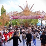 Kirab maskot Pilkada 2024 di Pacitan, Jawa Timur.
