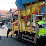 Suasana operasi gabungan yang dilakukan Dishub Jatim bersama Polres Mojokerto Kota di Terminal Kertajaya.