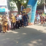 Bupati H Saiful Ilah membuka Kejurnas Sepatu Roda, di GOR Delta, Jumat (4/8). foto: MUSTAIN/ BANGSAONLINE
