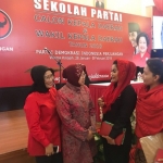 Puti Guntur Soekarno saat bertemu Wali Kota Surabaya Tri Rismaharini, Selasa (30/1). Foto: Yudi A/BANGSAONLINE