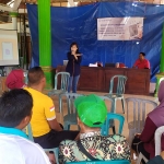 Suasana sosialisasi pengenalan digitalisasi dalam proses pendataan kependudukan di Kantor Desa Karangpakis, Kecamatan Kabuh, Jombang.