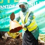 Aida Fitriati, Anggota DPRD Jatim asal Dapil III Pasuruan - Probolinggo melaksanakan peletakan batu pertama pembangunan kantor MWC NU Kecamatan Kejayan, Kabupaten Pasuruan. foto: istimewa