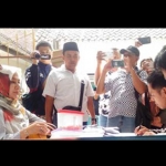 Cawawali Kota Malang Nomor urut 2 Syamsul Mahmud saat pencoblosan.