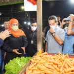 Gubernur Khofifah mendampingi Menteri Perdagangan Zulkifli Hasan melakukan sidak ke Pasar Keputran Jl. Urip Sumoharjo, Kelurahan Keputran, Kecamatan Tegalsari, Kota Surabaya, Sabtu (30/7/2022).