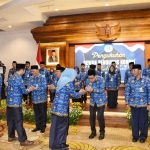 Gubernur Khofifah saat mengikuti pengukuhan Dewan Pengurus Korpri Jatim periode 2022-2027.
