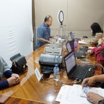 Layanan Paspor Kolektif Pandangi Karmila yang digelar Kantor Imigrasi Malang di BNI Emerald Kantor Cabang Kayutangan, Rabu (24/08).